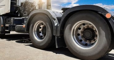 what-is-the-average-miles-semi-truck-tires-last-scaled